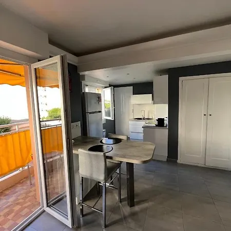 Daire Spacious & Bright 2 Bedroom In Center Antibes