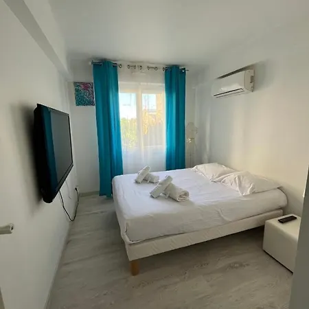 Daire Spacious & Bright 2 Bedroom In Center *
