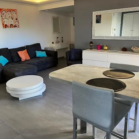 Spacious & Bright 2 Bedroom In Center Appartement *